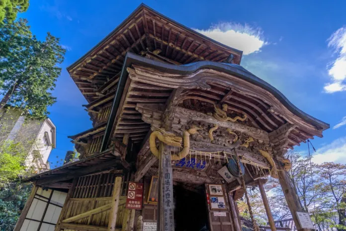 Templo Aizu Sazaedo 1